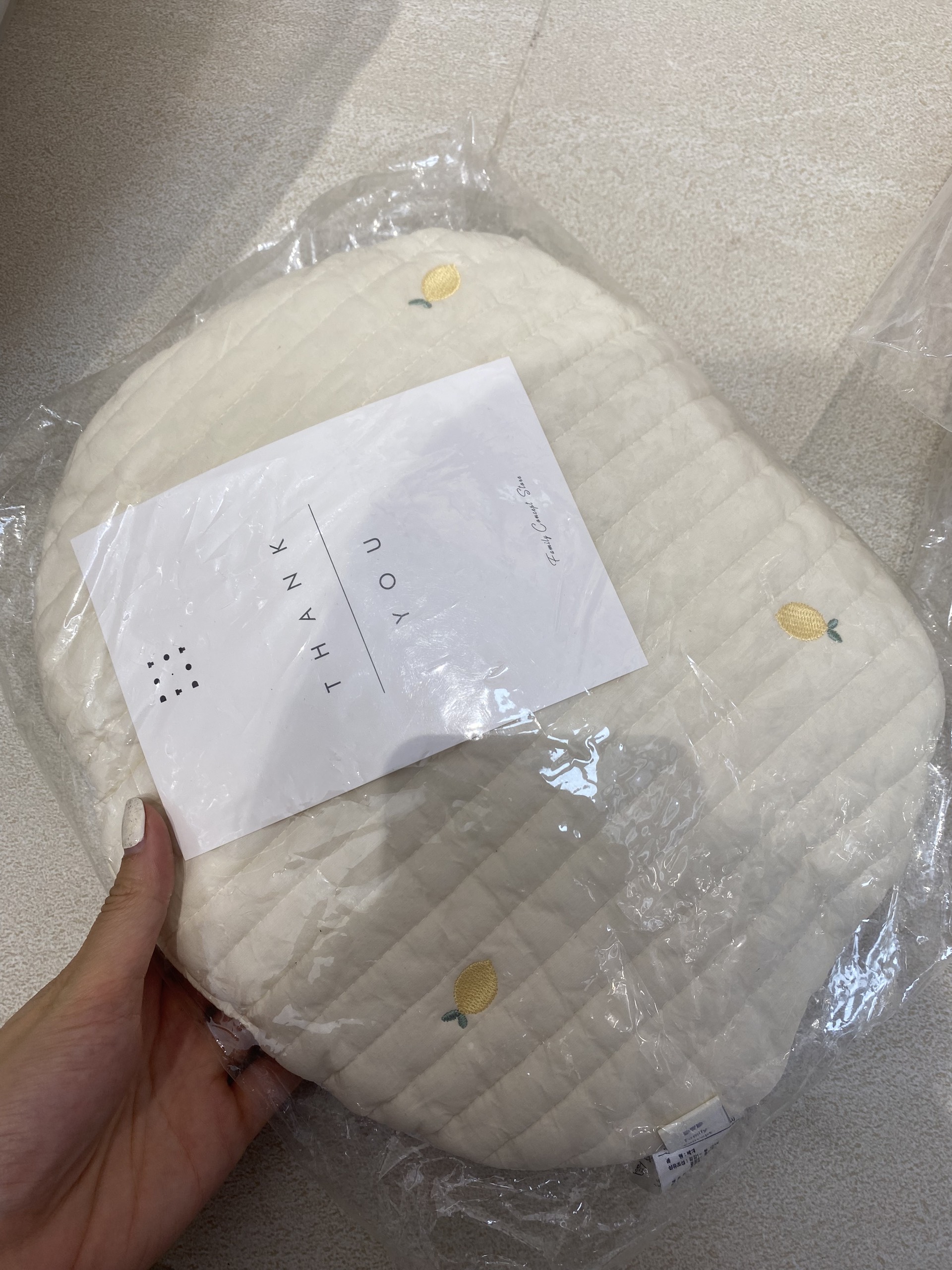 Gối Dot to Dot Hàn Quốc hình thỏ thêu họa tiết