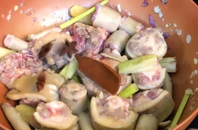 Bật mí cách nấu lẩu đuôi bò miền Bắc ngon chuẩn đúng điệu Bật Mí Cách Nấu Lẩu Đuôi Bò Miền Bắc Ngon Chuẩn Đúng Điệu
