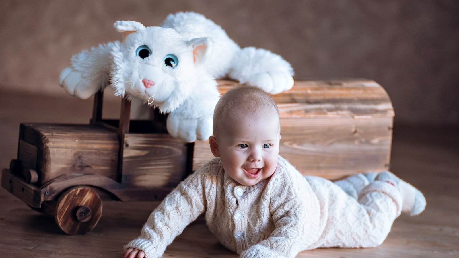 Tiêu chảy ở trẻ sơ sinh? Nguyên nhân & Cách chăm sóc trẻ đi ngoài nhiều.