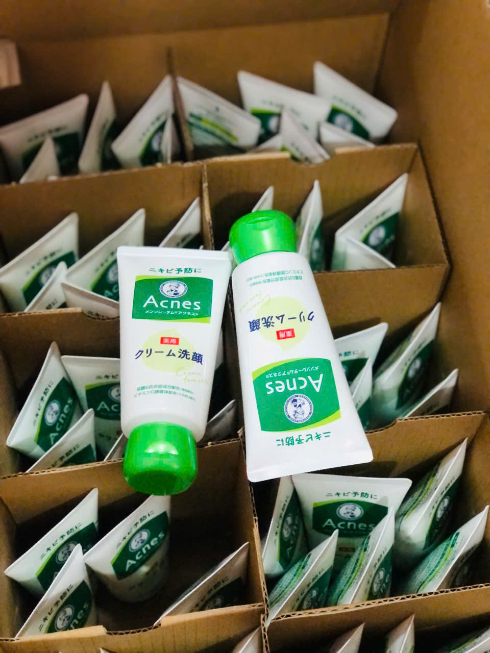 Sữa rửa mặt đặc trị mụn cho tuổi dậy thì Rohto Mentholatum Acnes nội địa Nhật