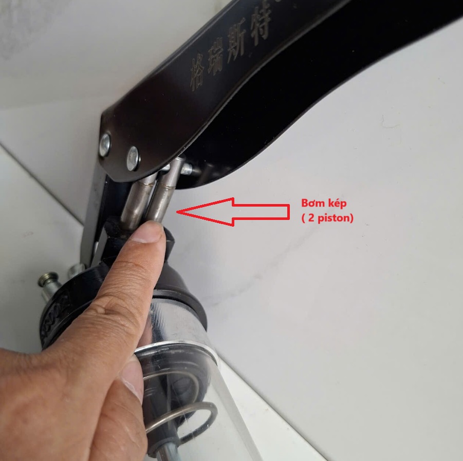 Bơm mỡ bò trong suốt kiểu 2 piston