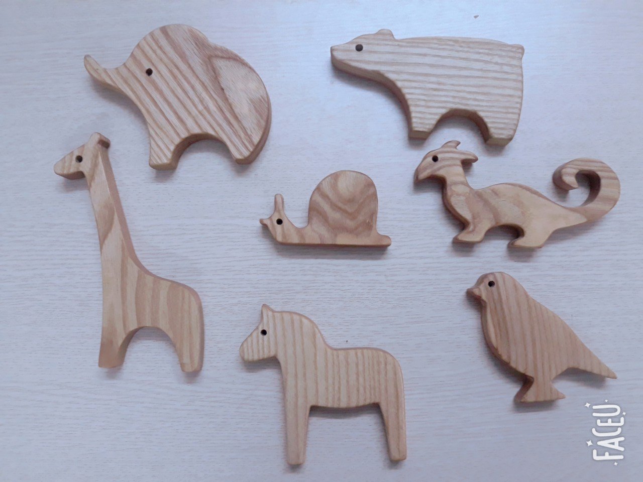 Hình con vật bằng gỗ tự nhiên để trang trí quán cafe, cửa hàng ...