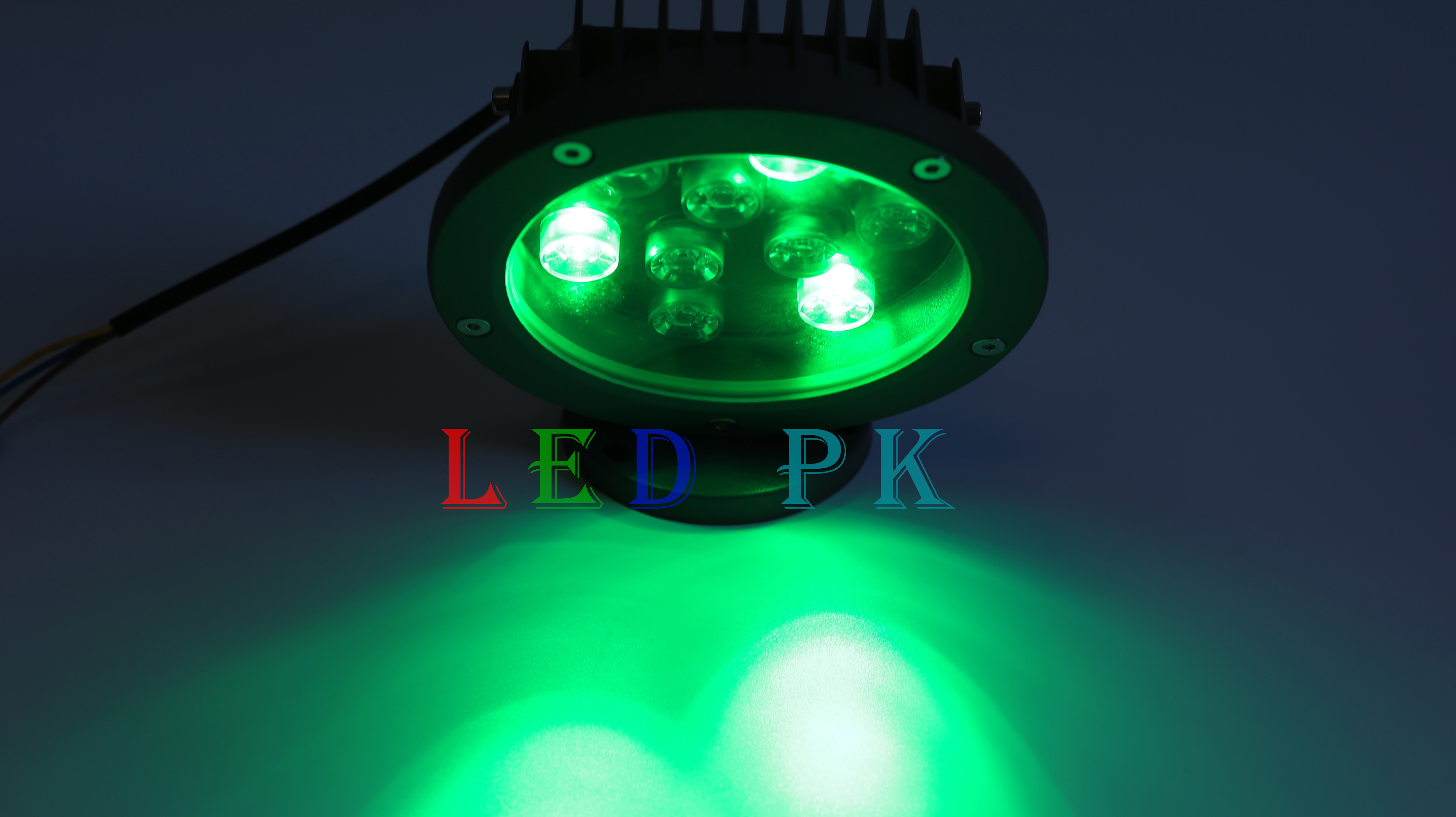 Đèn Rọi Cây RGB (7 màu)