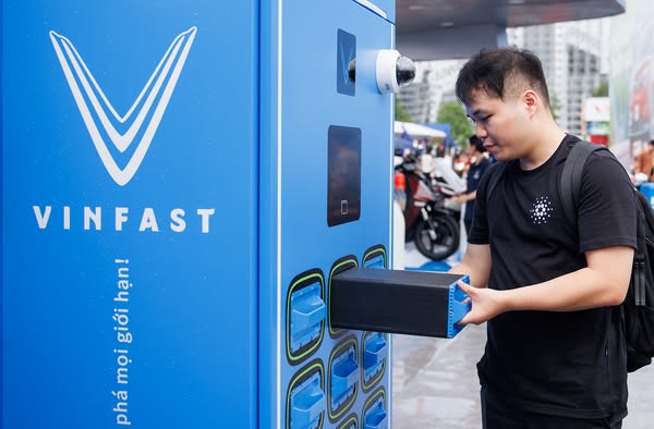 vinfast-day-manh-lap-dat-tram-doi-pin-xe-may-dien-tren-toan-quoc-buoc-ngoat-cho-