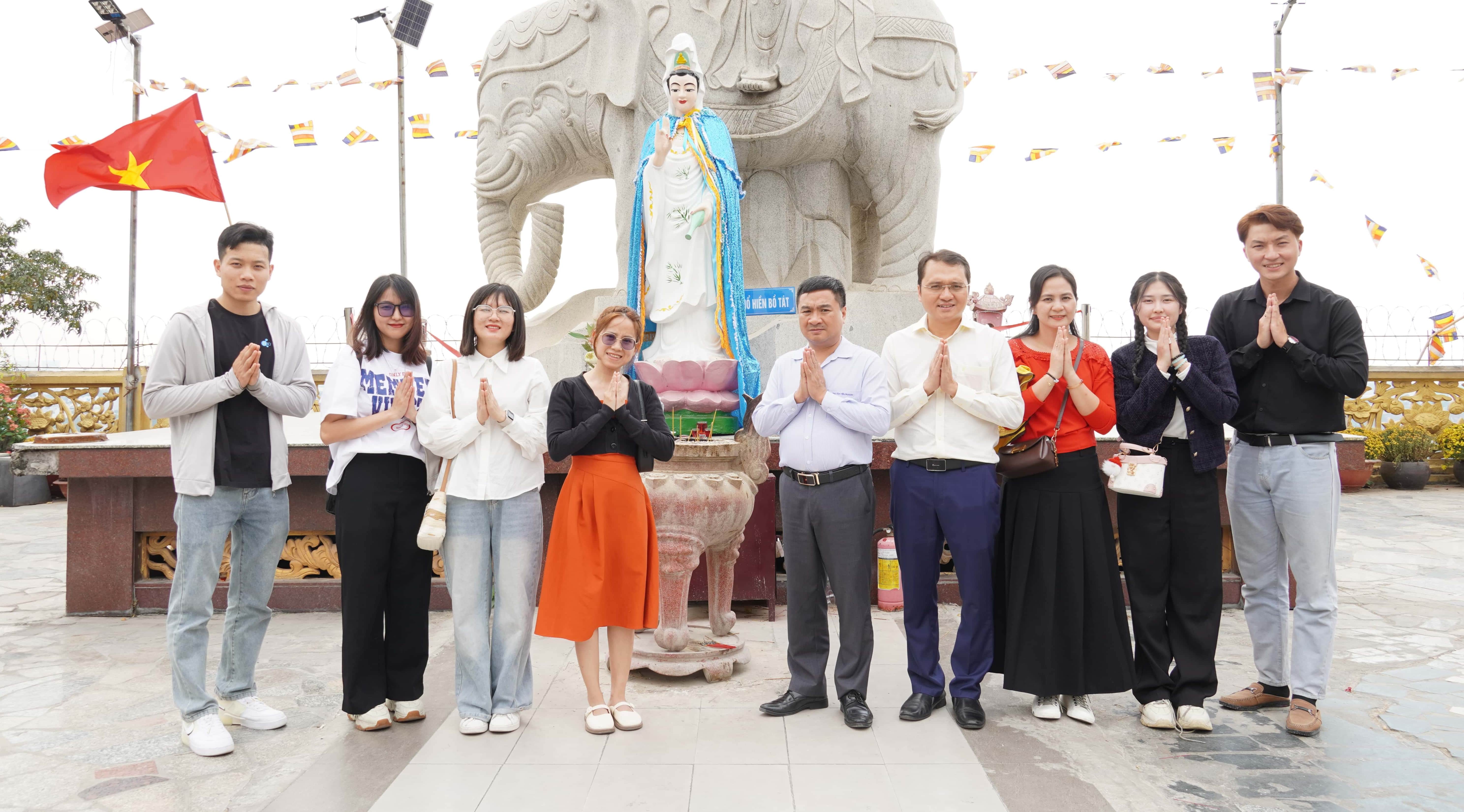 ĐẠI TÂN TIẾN PHARMA ĐI LỄ CHÙA ĐẦU NĂM MỪNG XUÂN ẤT TỴ 2025