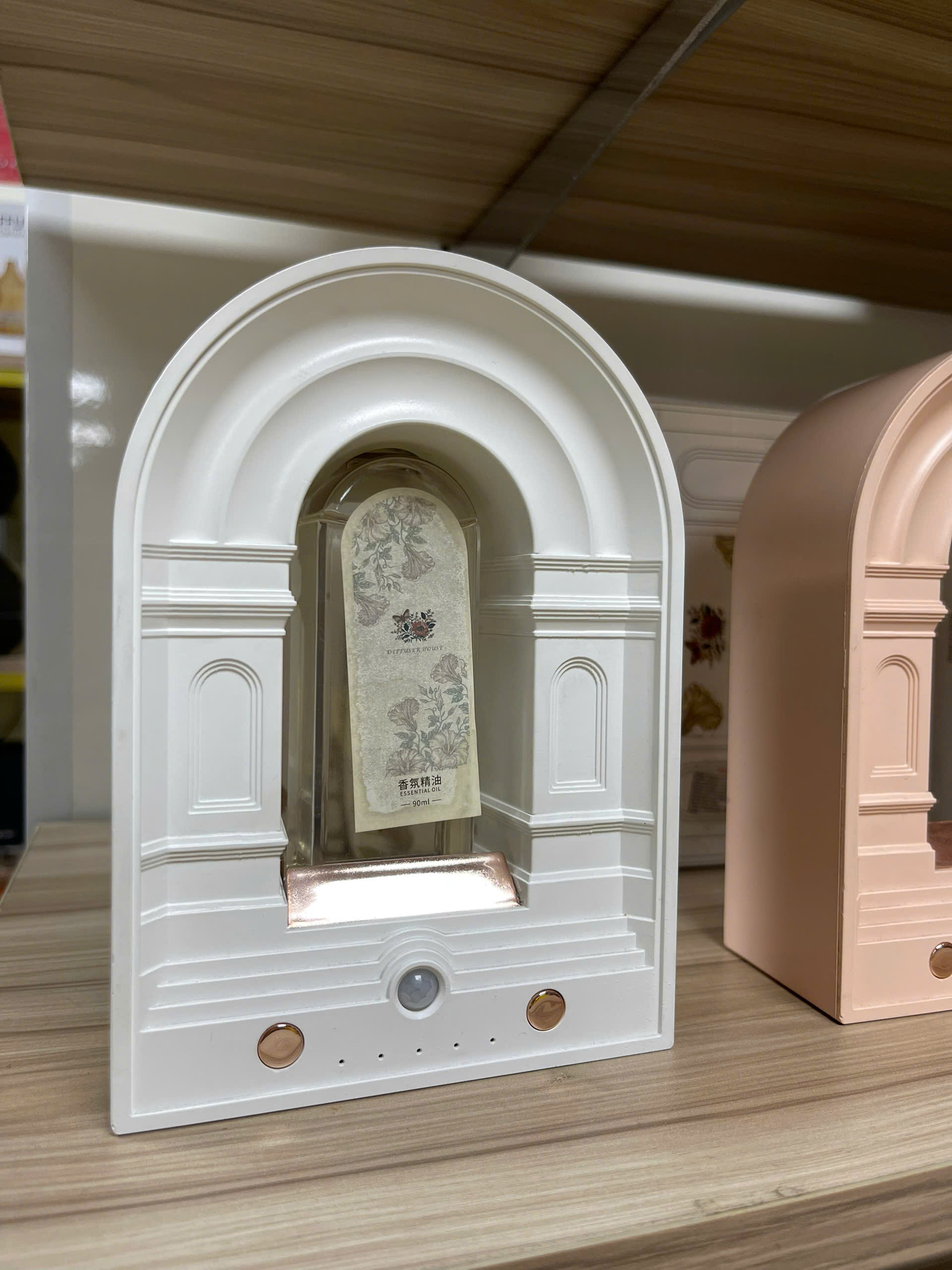 Máy xông tinh dầu cánh cổng-BL