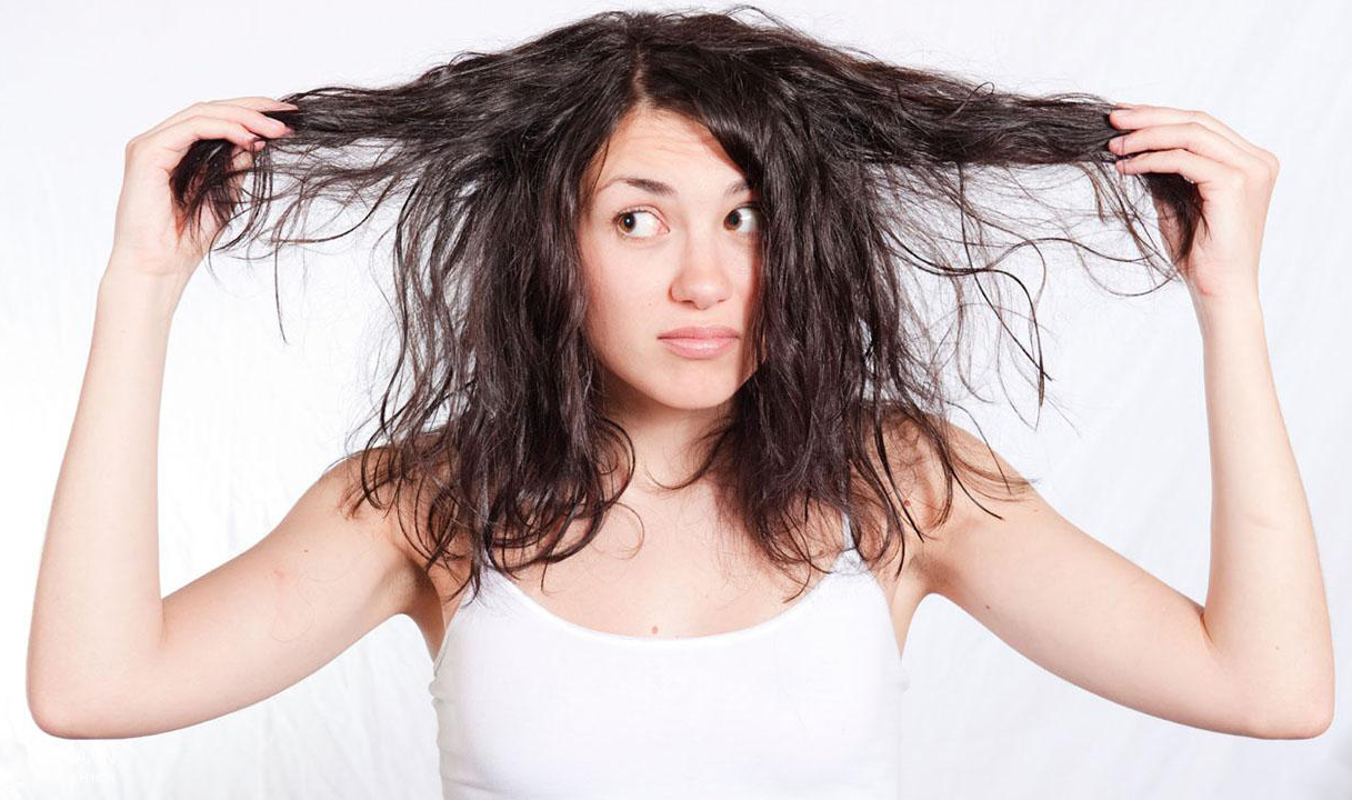 NHỮNG SAI LẦM TRONG CÁCH CHĂM SÓC TÓC HÀNG NGÀY BẠN NÊN BIẾT