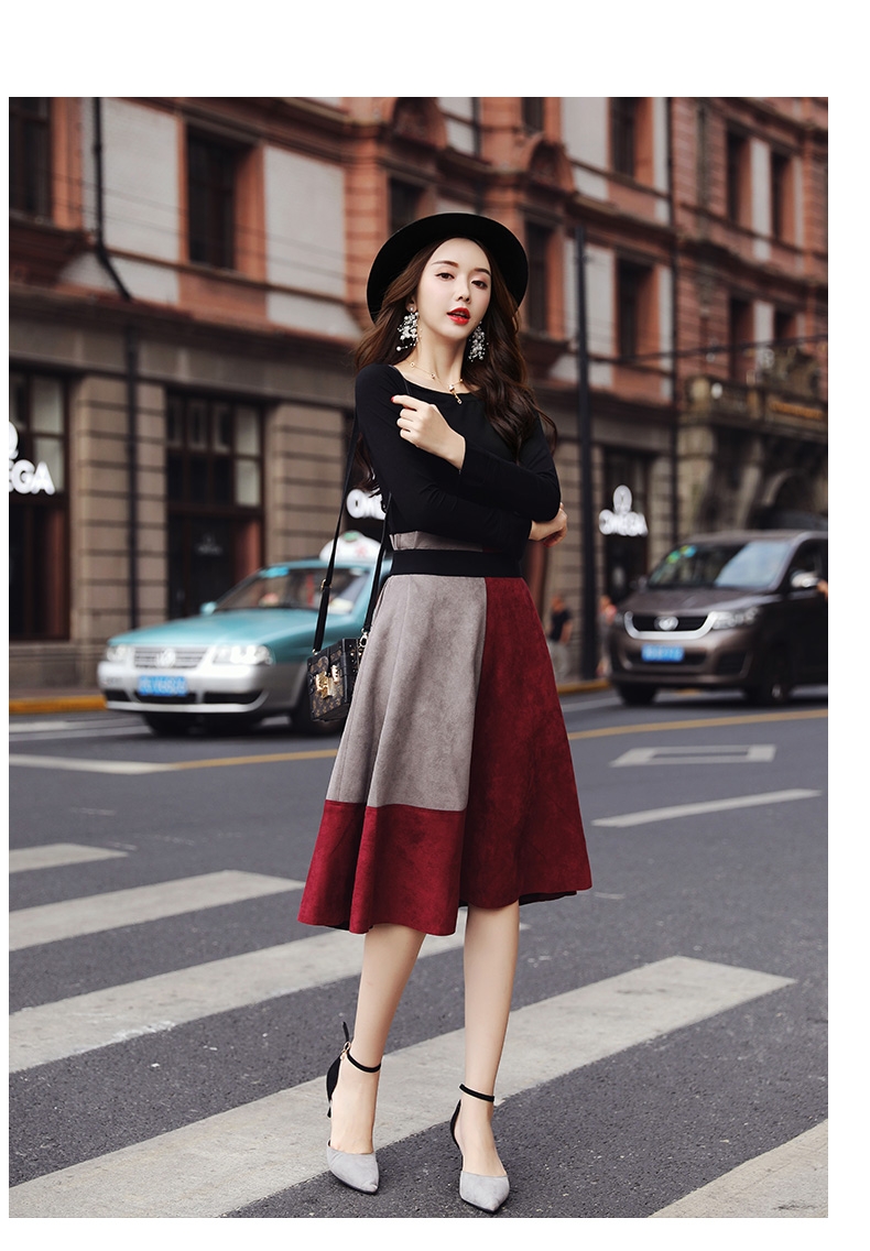 Set bộ đồ nữ áo thun họa tiết chữ B đơn giản mix chân váy chữ A với tone  màu nâu xinh xắn | Shopee Việt Nam