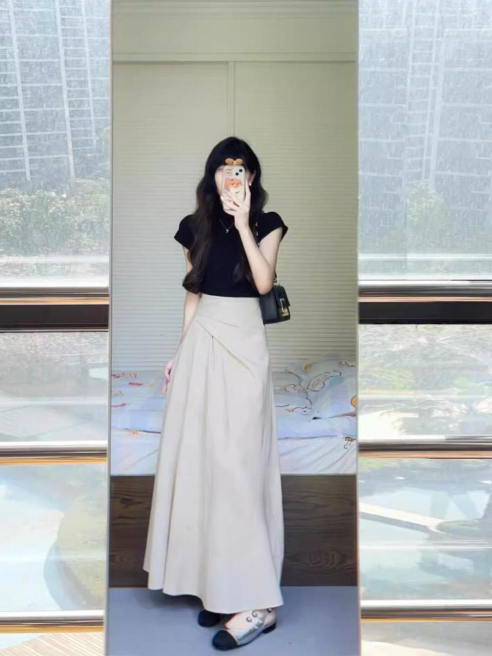 Set áo đen chân váy trắng phong cách Hàn Quốc D242240