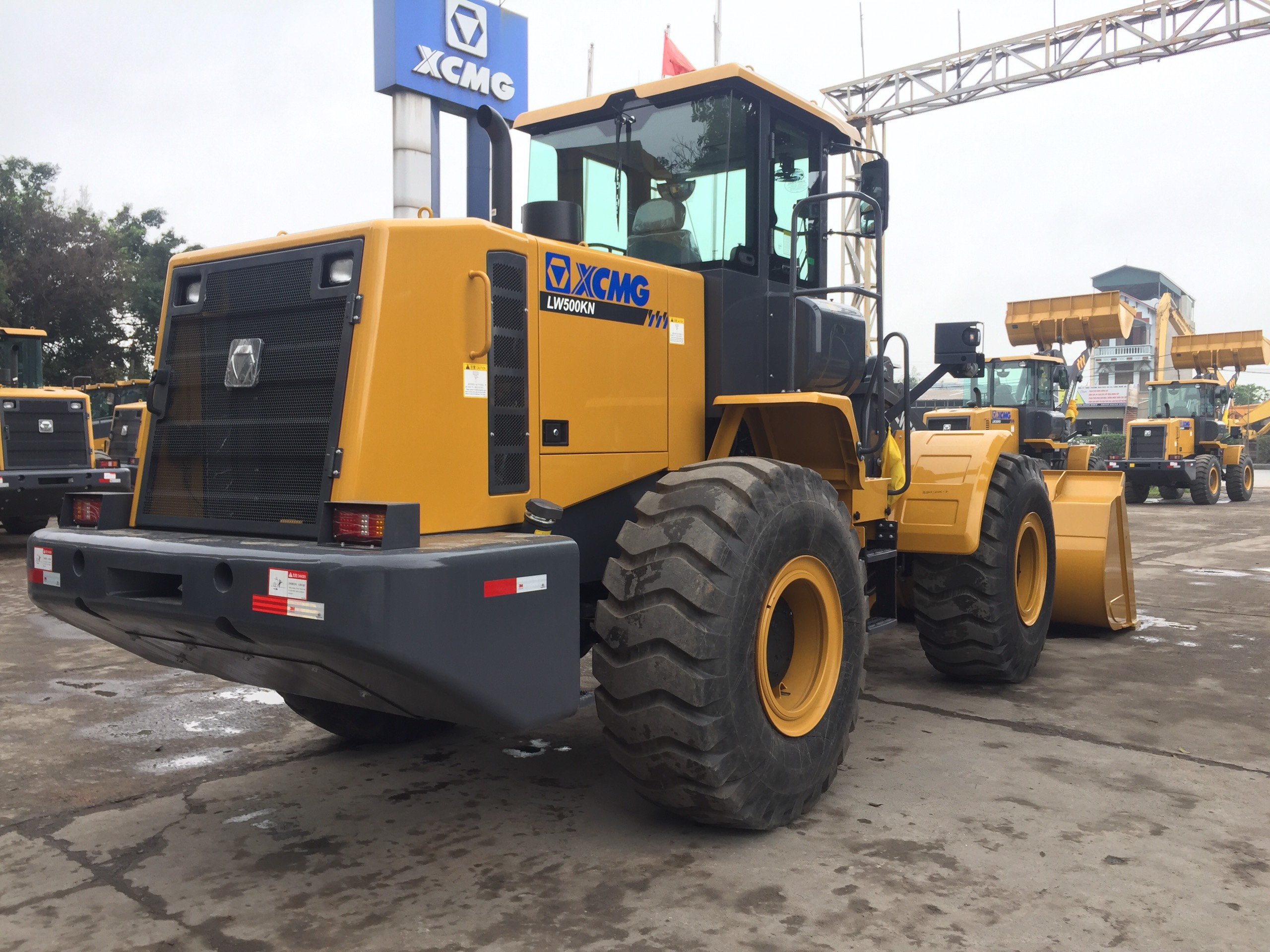 so-sanh-may-xuc-lat-liugong-855h-va-xcmg-lw500kn