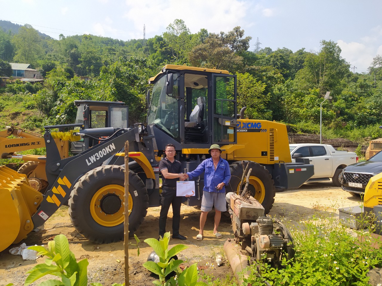 ban-giao-may-xuc-lat-lw300kn-gau-2-2m3-tai-lai-chau