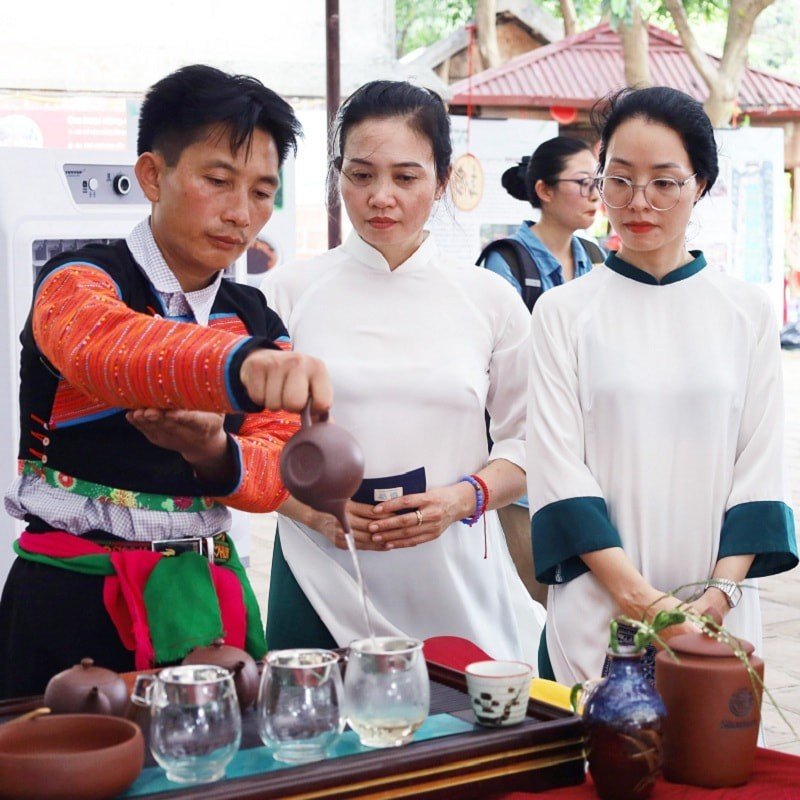 Phẩm Trà