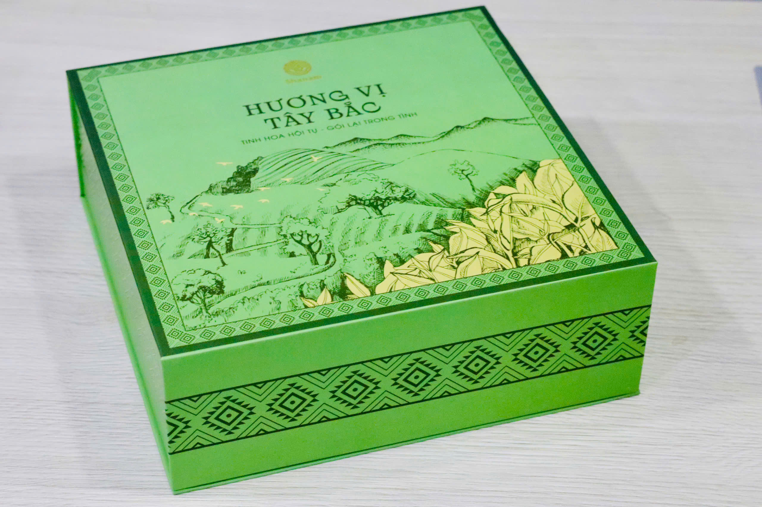 SET QUÀ HƯƠNG VỊ TÂY BẮC ( 1 HŨ TÁO + 1 HŨ ĐÀO + 1 HŨ MẬN + 1 HỘP HTM 30G)