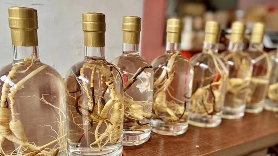 Bí kíp ngâm rượu Đông trùng hạ thảo chuẩn chuyên gia. Tối ưu hoạt chất sinh học giúp tăng cường miễn dịch. Nghệ thuật bài trí bình rượu đẹp, giàu giá trị thẩm mỹ.