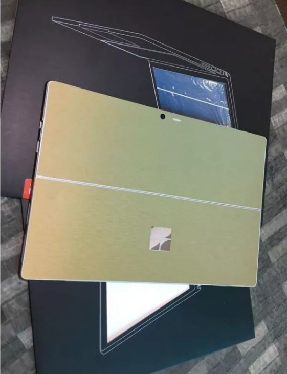 dán mặt lưng cho Surface Laptop