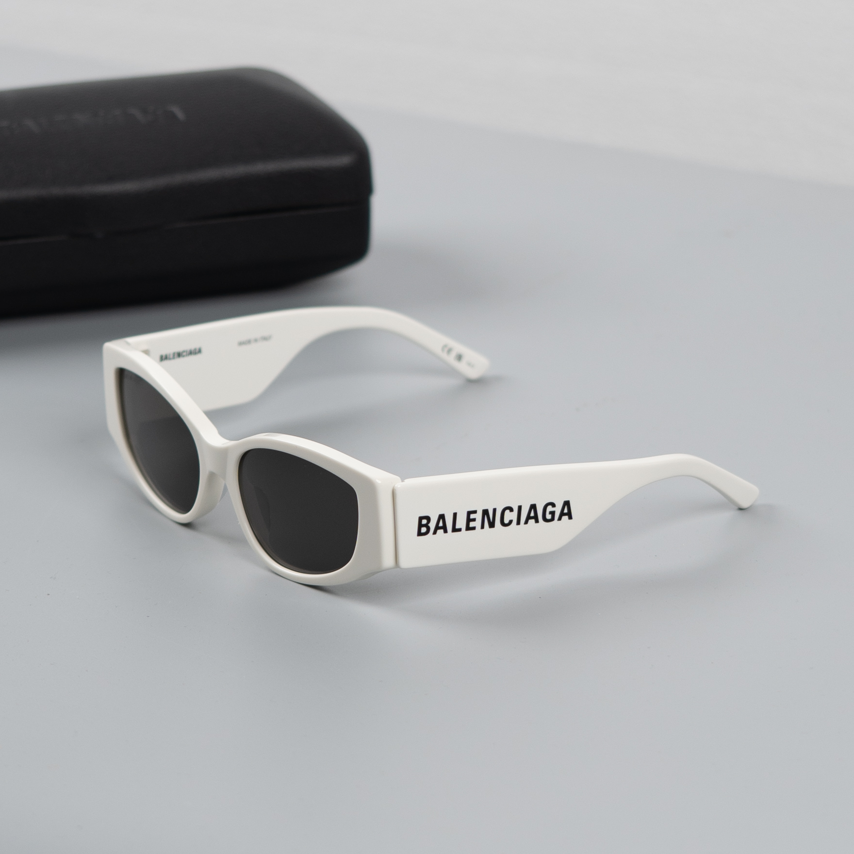 Mua Kính Mát Balenciaga Eyewear ButterflyFrame Sunglasses Màu Đen   Balenciaga  Mua tại Vua Hàng Hiệu h047551