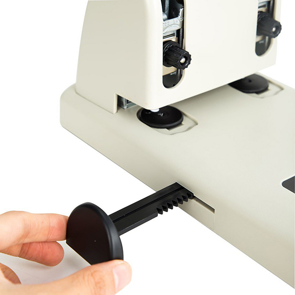 Máy đục lỗ Deli E0130 - 100 tờ