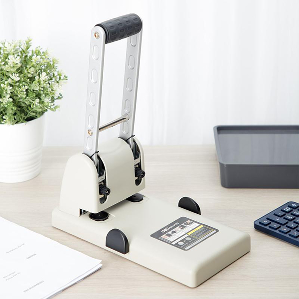 Máy đục lỗ Deli E0130 - 100 tờ