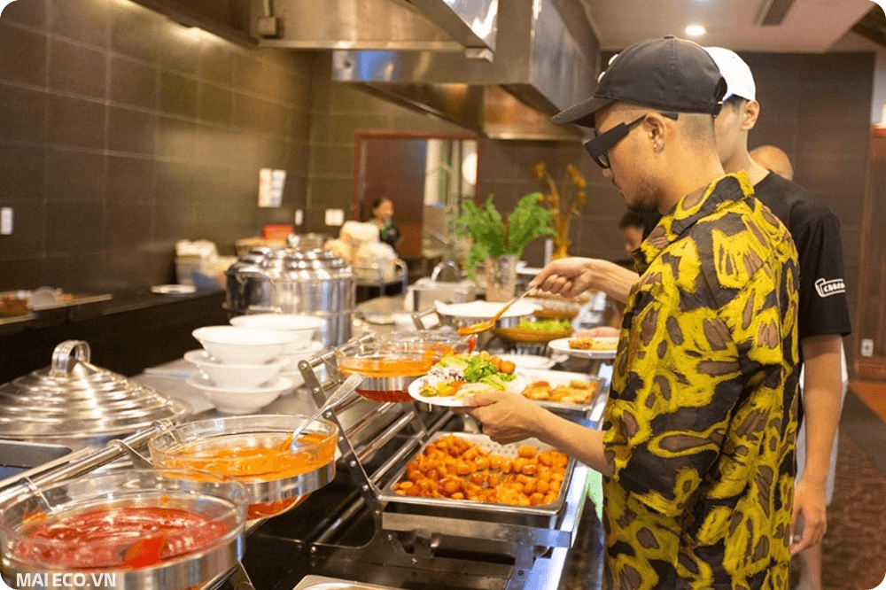 buffet trưa tại núi thần tài