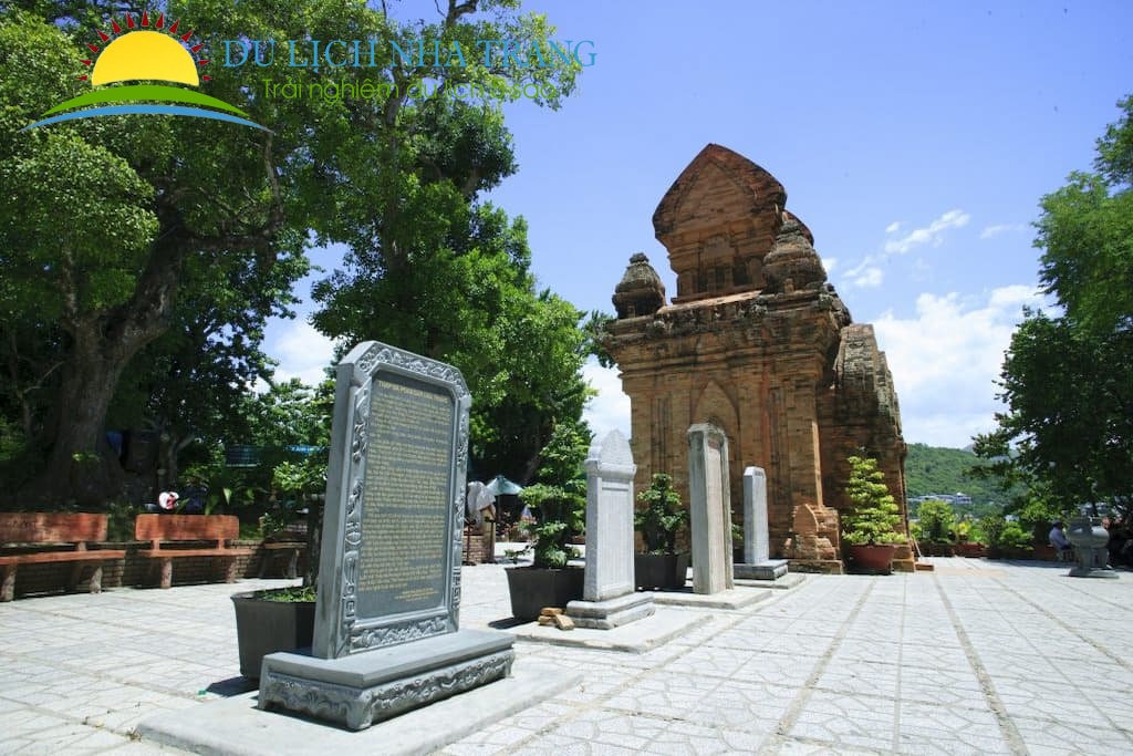 bia kí tháp bà Ponagar Nha Trang