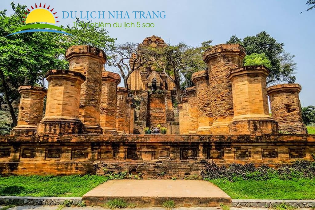 tầng 2 tháp bà Ponagar Nha Trang