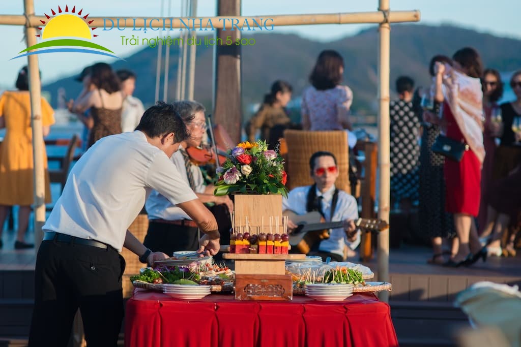 Tour Du thuyền Nha Trang - Emperor Cruises - gói cao cấp