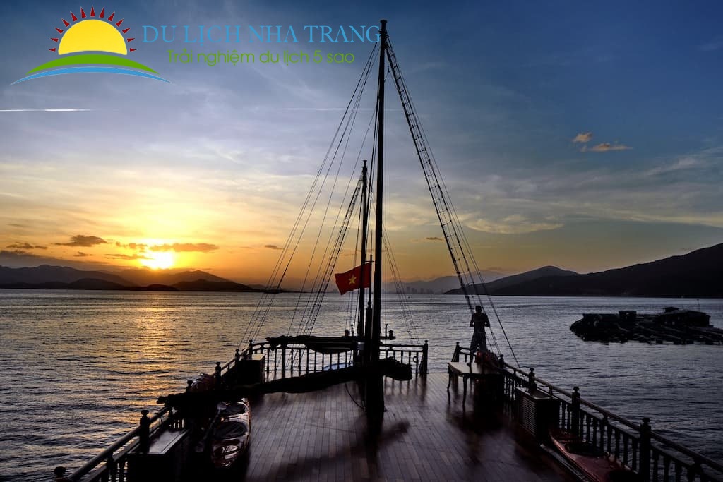 Tour Du thuyền Nha Trang - Emperor Cruises - gói cao cấp
