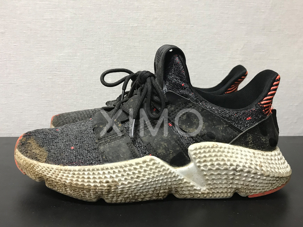 Vệ sinh làm sạch giày thể thao sneaker tối màu