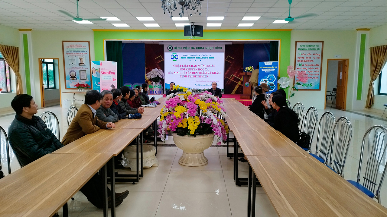 Đón đoàn hội khuyến học xã Yên Ninh - Ý Yên đến thăm quan và khám chữa bệnh