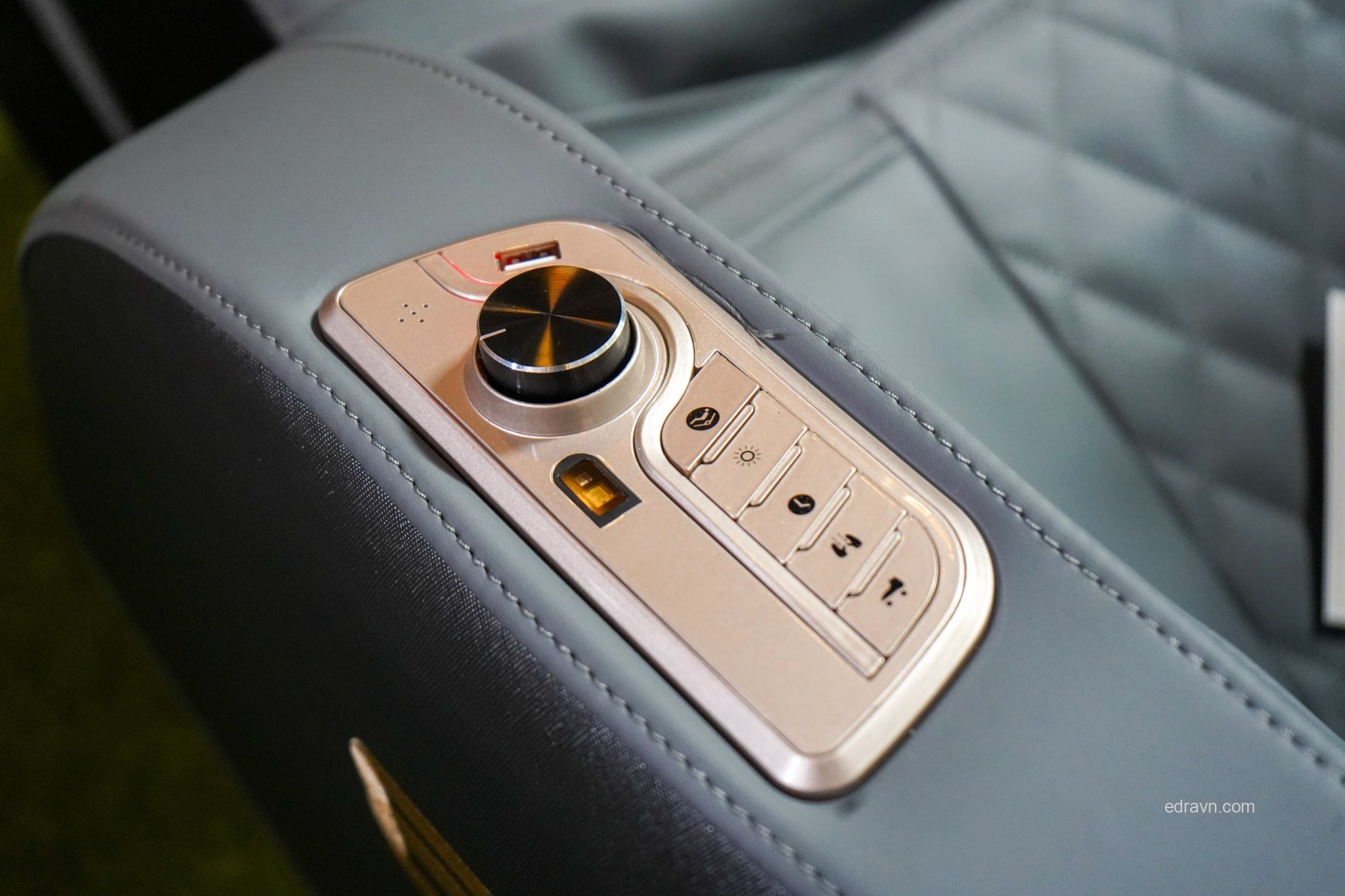 Ghế Massage EDRA HESTIA EMC103 | TẶNG 01 GHẾ XOAY LƯỚI XL40