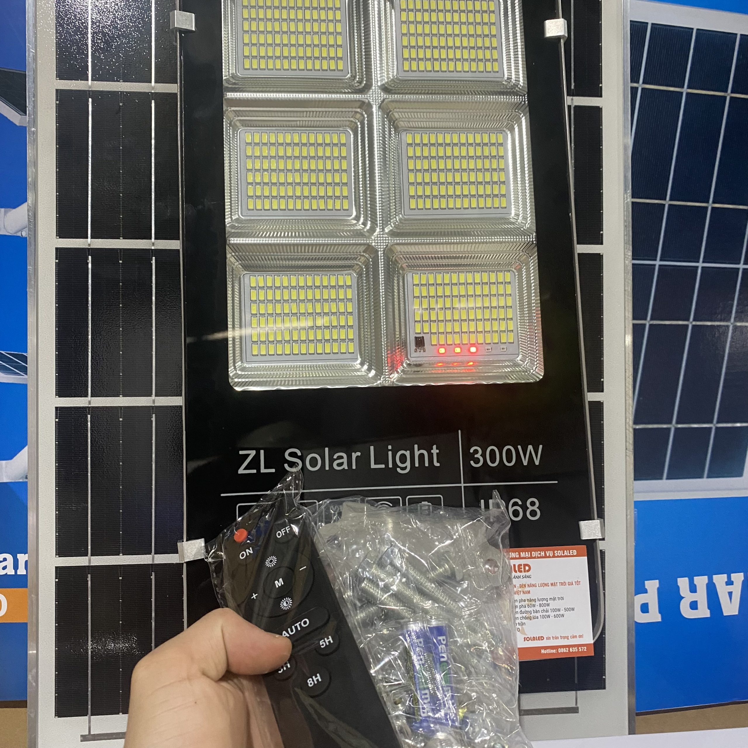 Đèn Đường Bàn Chải SOLARLED 300W – Giải Pháp Chiếu Sáng Hiệu Quả Cho Đường Phố