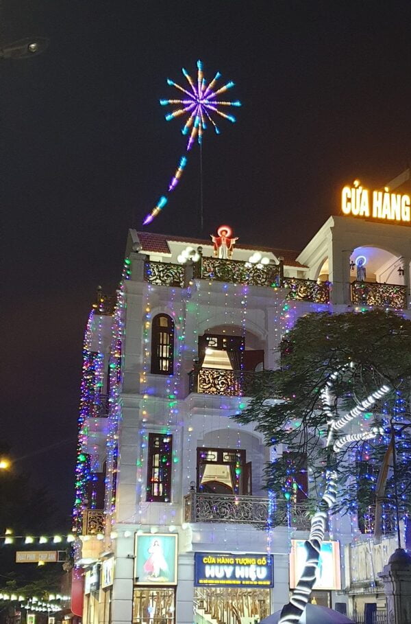 den-led-phao-hoa-co-am-thanh-cuc-chat-0981839191