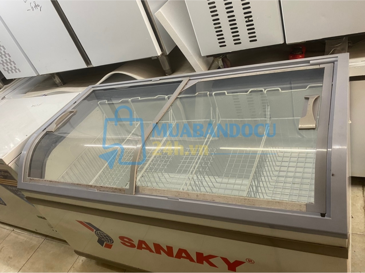 Tủ đông Sanaky 800 lít VH-8088K mới 90%