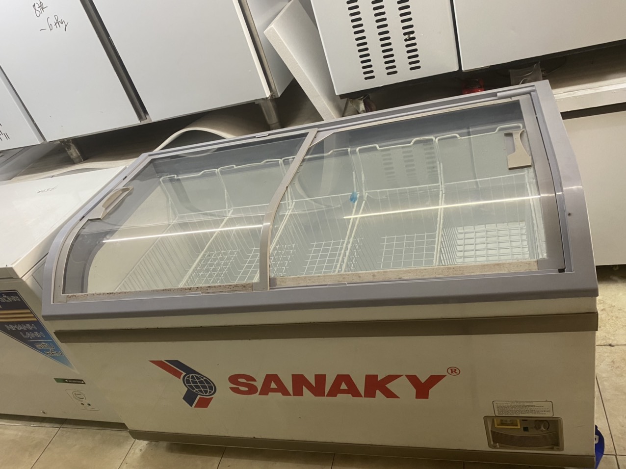 Tủ đông Sanaky 800 lít VH-8088K mới 90%