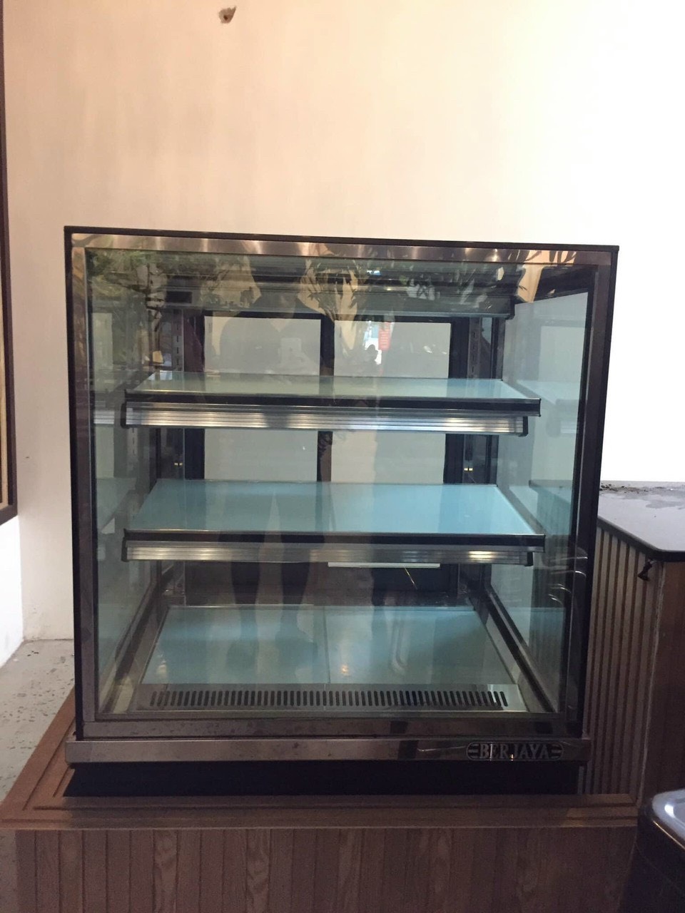 Tủ bánh sinh nhật Berjaya RCF12SB-2FB 1.5m NEW 95%