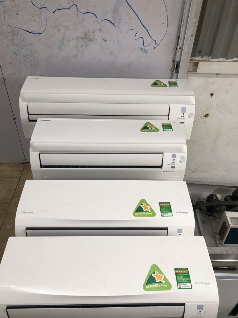 Điều Hòa 1 Chiều Daikin 12000BTU Inverter FTKA35UAVMV 2020- New 99%