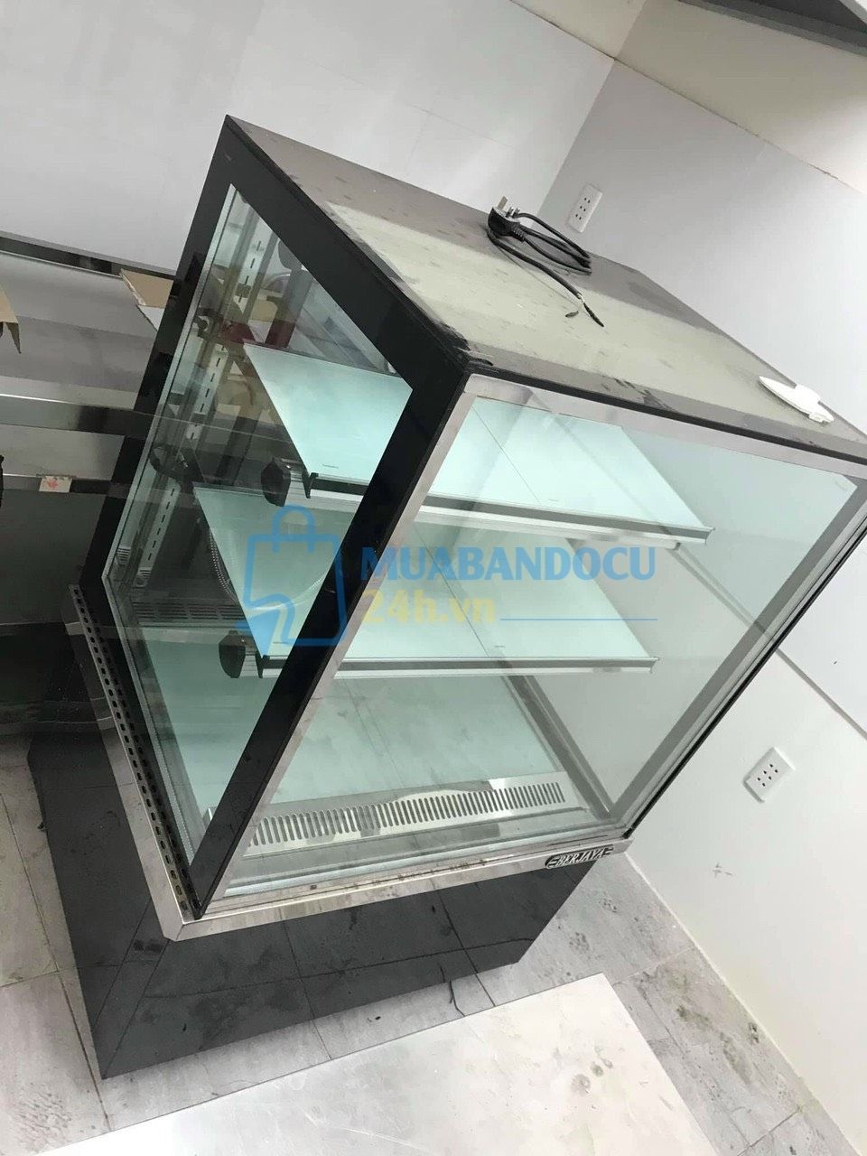 Tủ bánh sinh nhật Berjaya 3 tầng RCS 12SB13-2FB 1.5m - New 95%