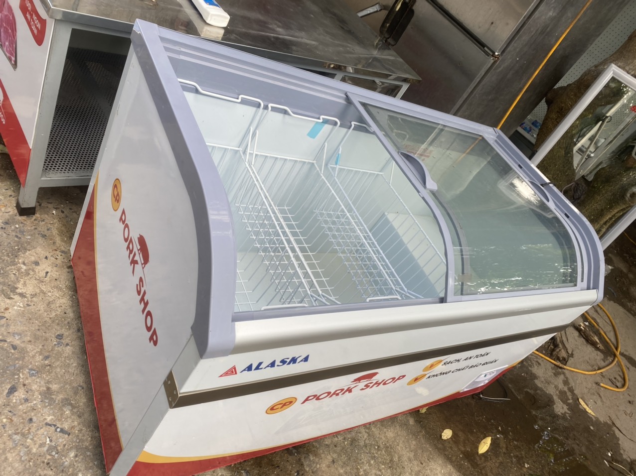 Tủ Đông Alaska 800L Kính Cong SD-601B- New 99%- Hàng Chính Hãng