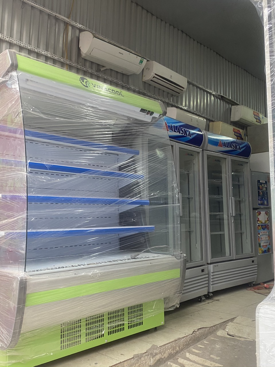 Tủ Trưng Bày Thực Phẩm Siêu Thị Vinacool SGL-1500FB - NEW 98%