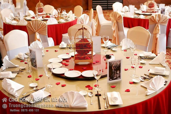 CÁCH SẮP XẾP BÀN ĂN KIỂU Á NHƯ NHÀ HÀNG