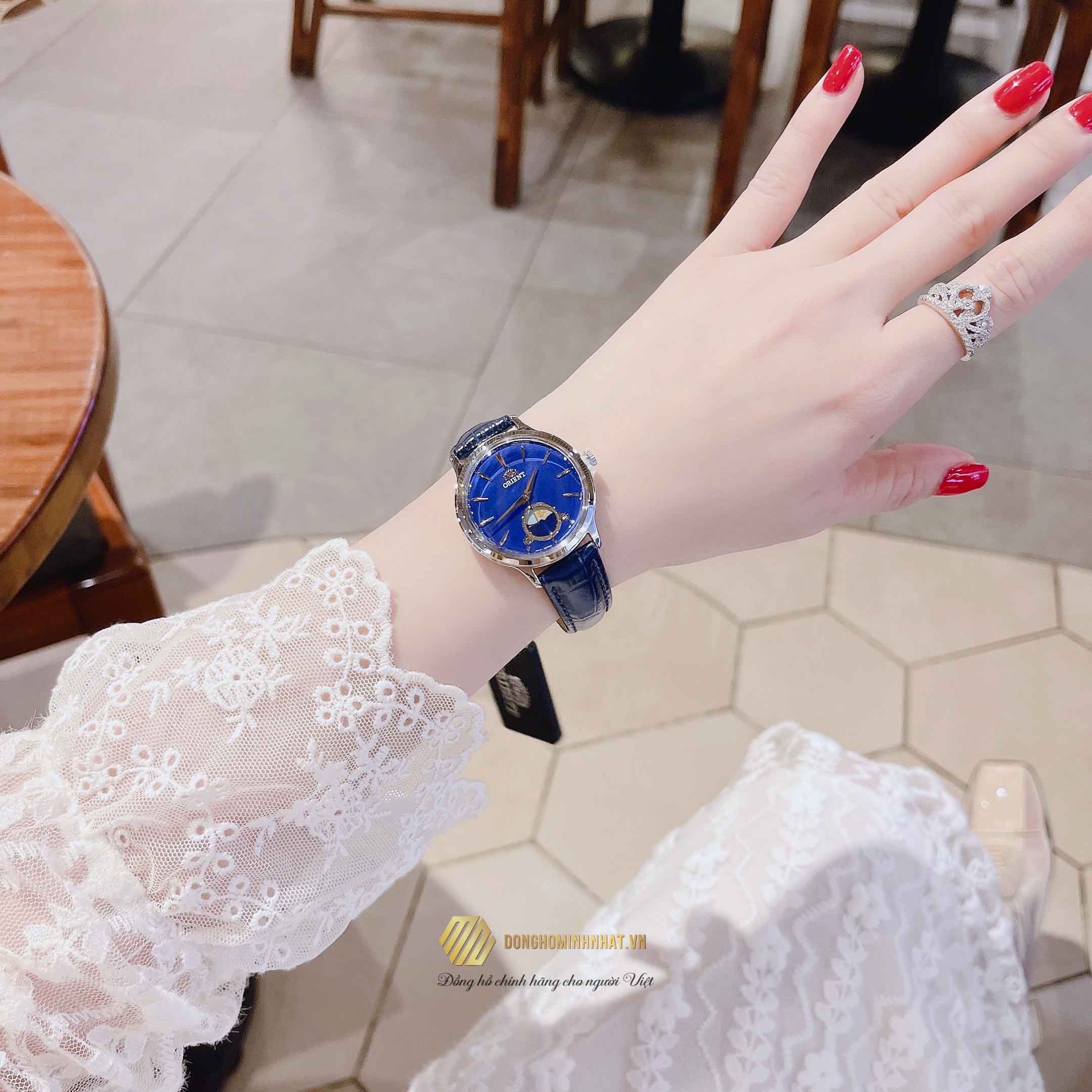 https://hwatch.com.vn/dong-ho-nu-orient-quartz-ra-kb0004a10b-day-da-xanh-lam