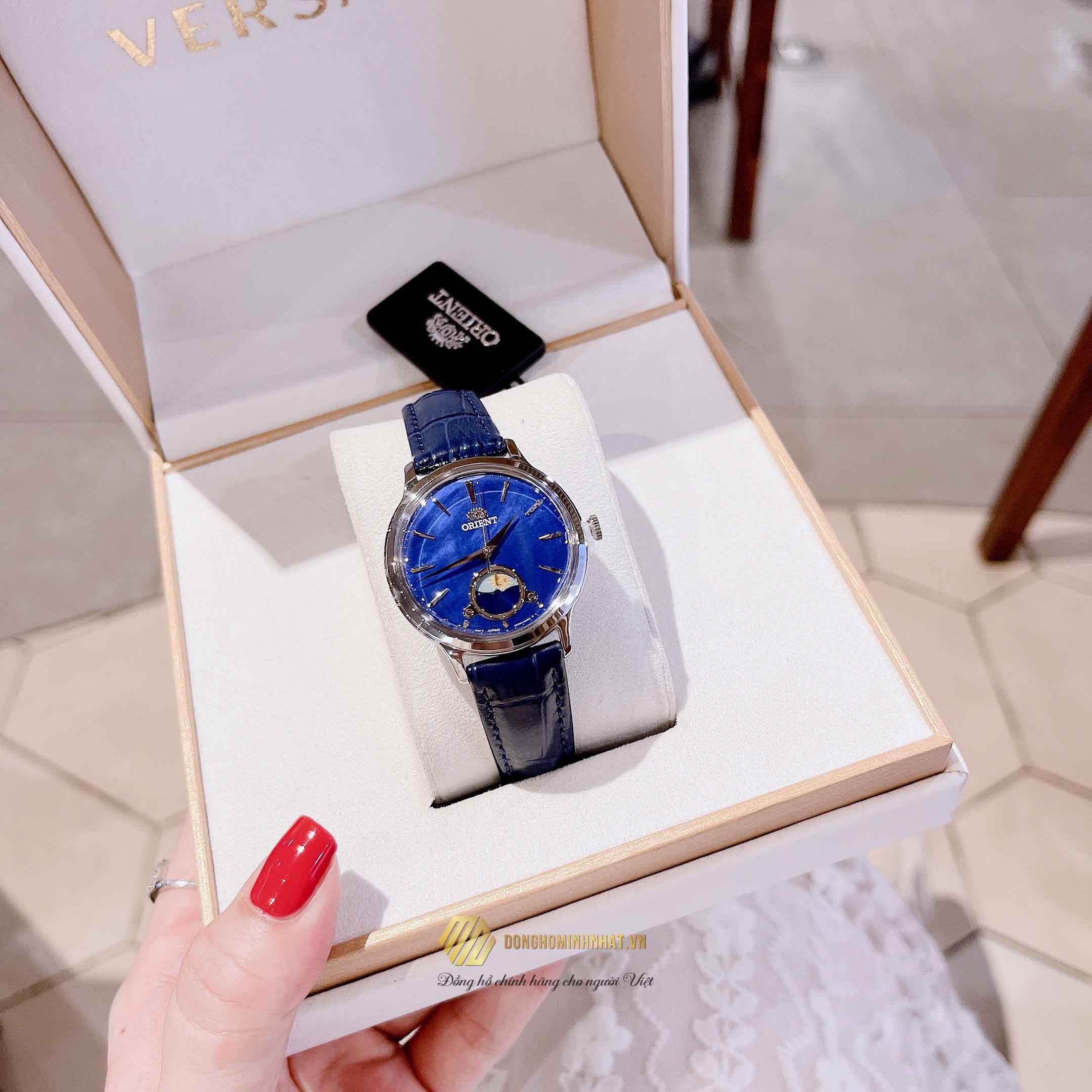 https://hwatch.com.vn/dong-ho-nu-orient-quartz-ra-kb0004a10b-day-da-xanh-lam
