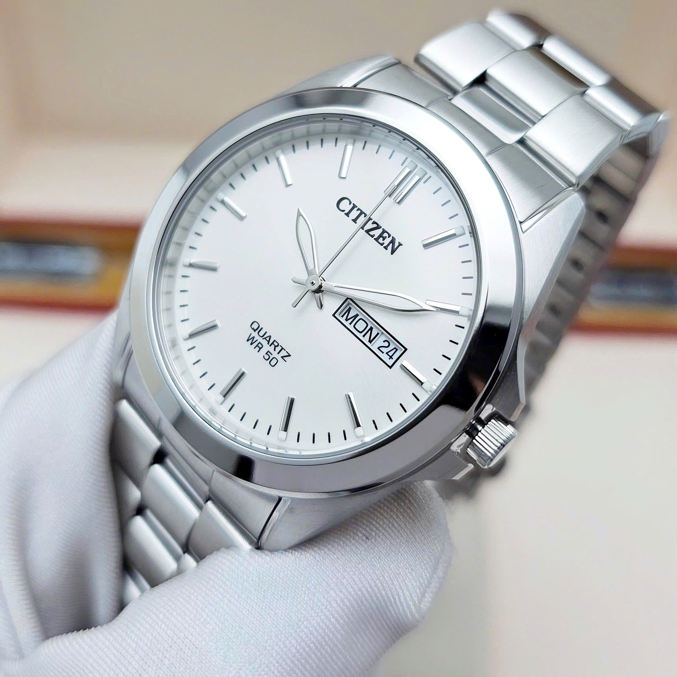 Đồng Hồ Nam Citizen Quartz BF0581-54A Thép Mặt Trắng