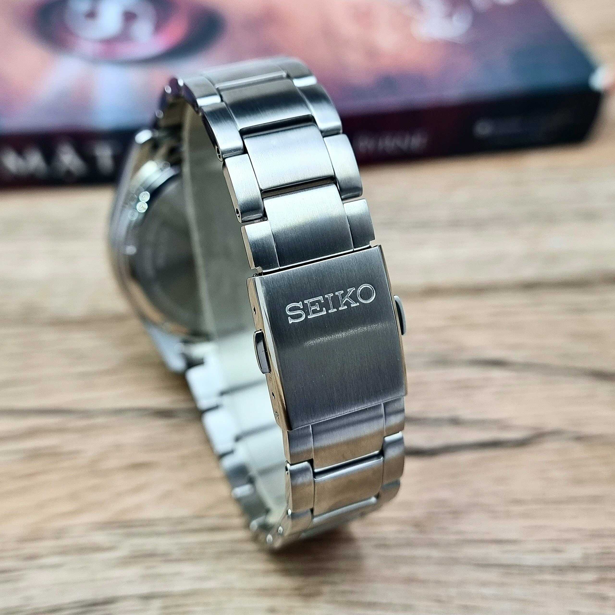 Đồng Hồ Nam Seiko SSC771P1 Solar Pin Năng Lượng Mặt Trời Mặt Đỏ Dây Sắt |  