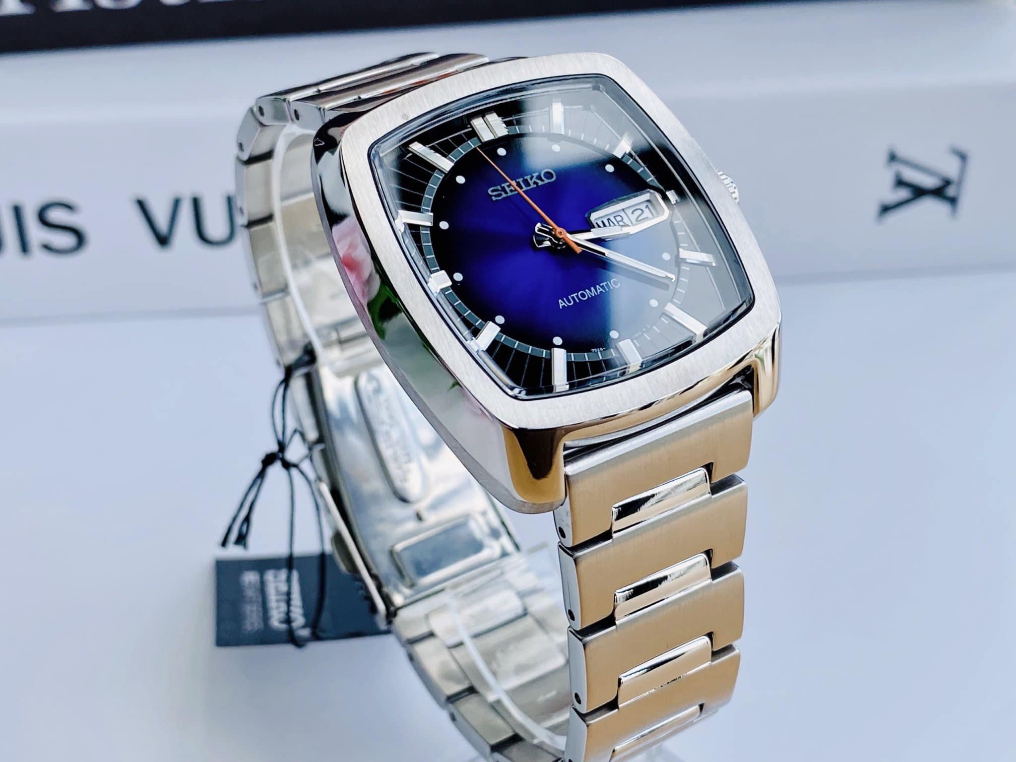 Đồng Hồ Nam Seiko SNKP23 Automatic Dây Sắt Vuông Mặt Xanh Dương |  