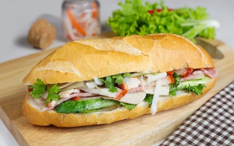 Mua bánh mì tại Bánh Gia Hân