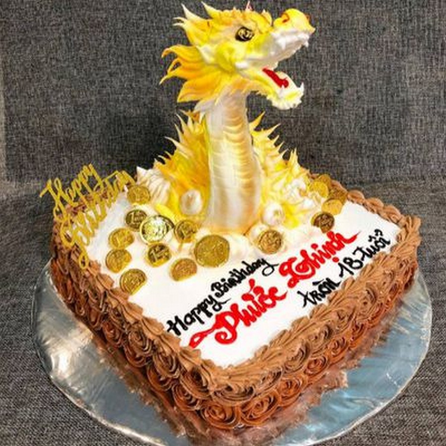 Bánh sinh nhật hình con rồng vàng