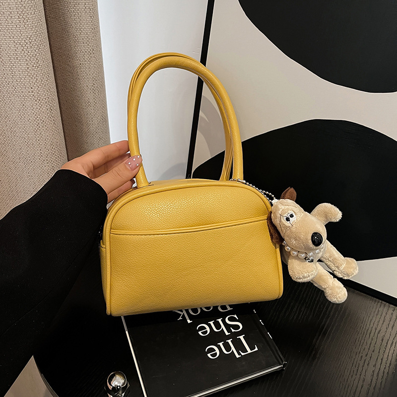 Túi Quai Xách Nữ - Giỏ Xách Đeo Chéo Kèm Thú Bông Mona - tt240701