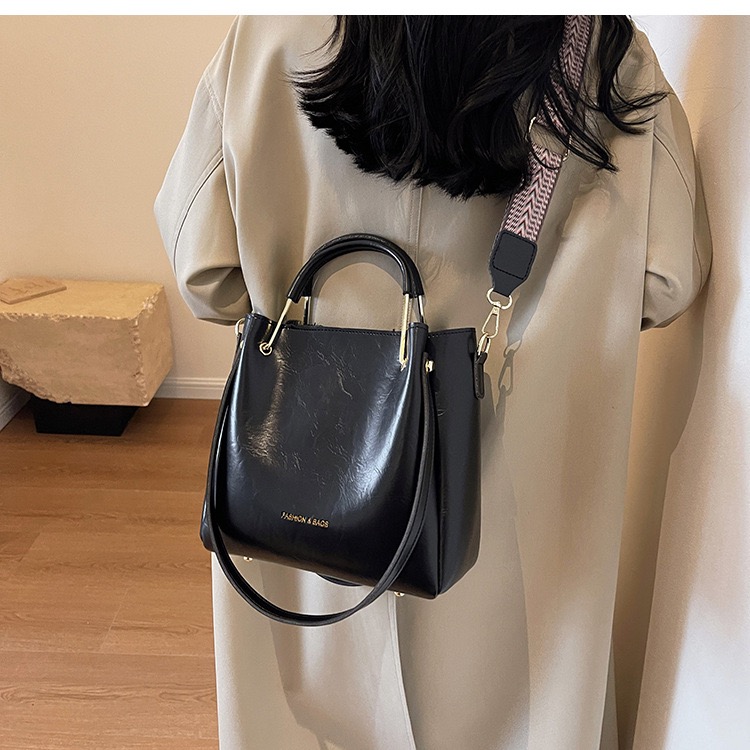 Túi Size To Đeo Chéo Nữ - Giỏ Xách Đeo Vai Mona - tt231033