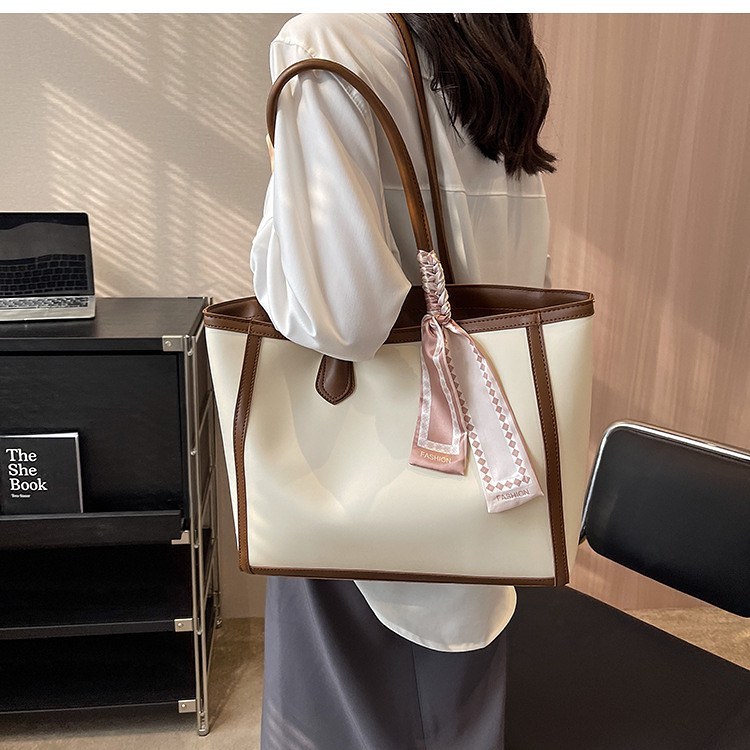 Túi Xách Cỡ Lớn Kèm Khăn Lụa - Giỏ Đeo Vai Size To Mona - tt230335